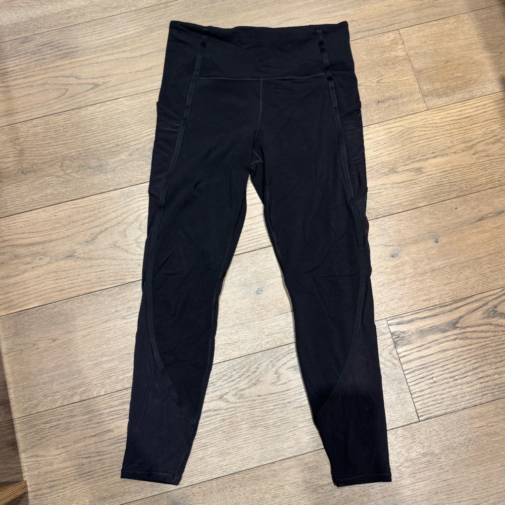 Athleta Vitality Stash Pocket 7/8 Tight in black size M